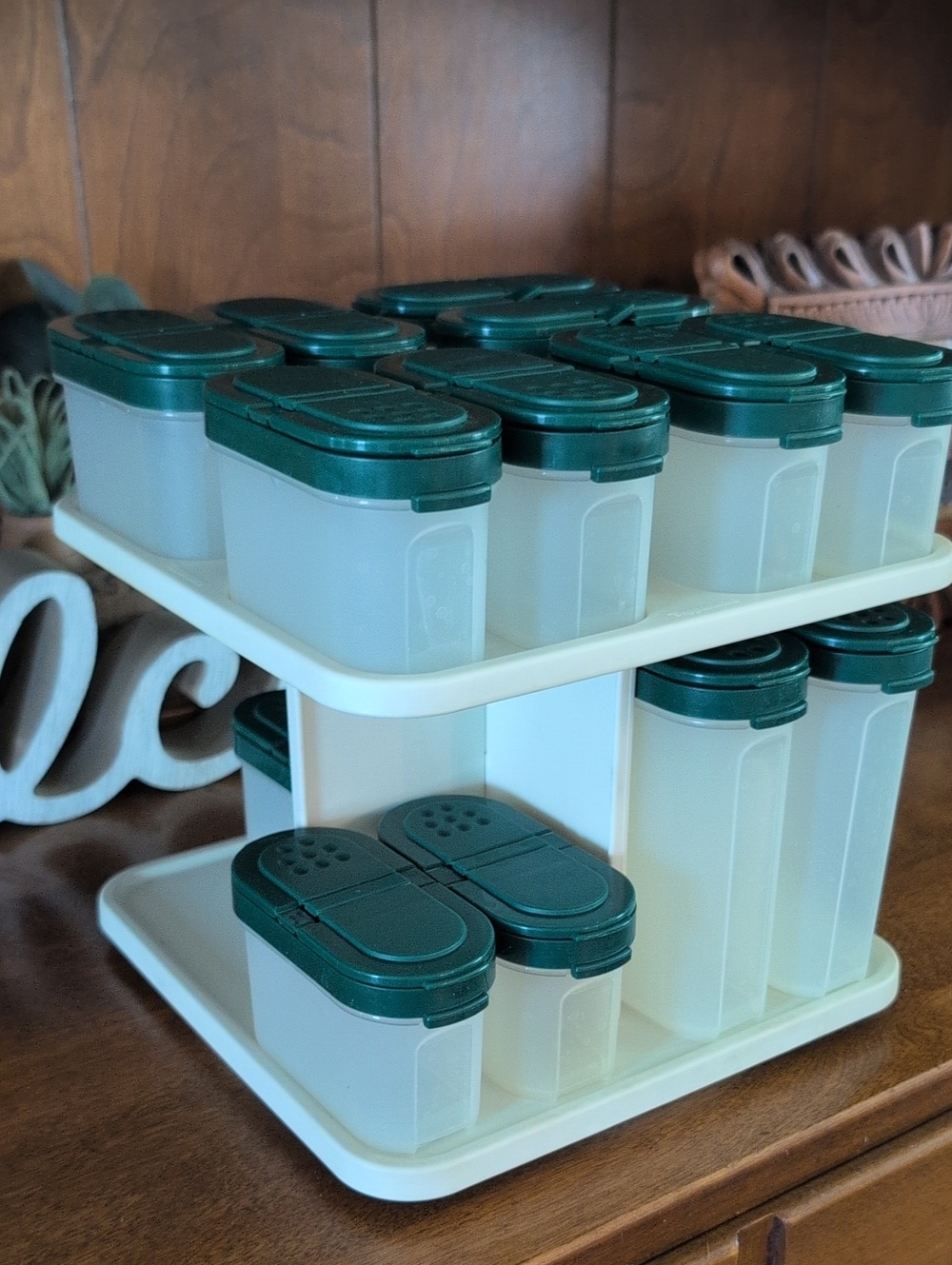 Tupperware Modular Mates Spice Carousel with 14  Shakers